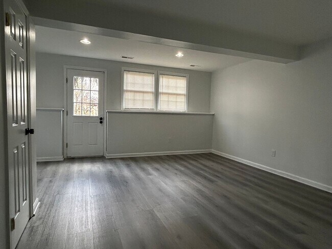 Building Photo - 658 Corsica Ave