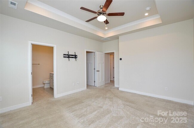 Building Photo - 9833 Oaklawn Blvd NW