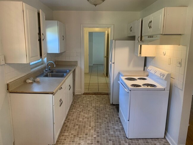 Building Photo - 712 Coble Dr