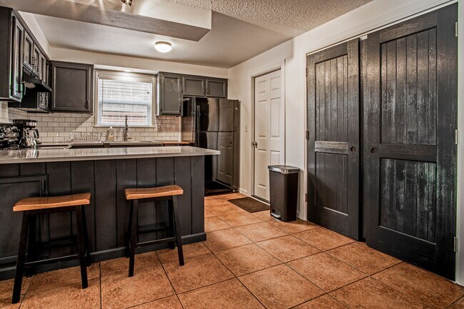 Building Photo - Fully Remodeled 3BR/1BA in the Heart of Bend