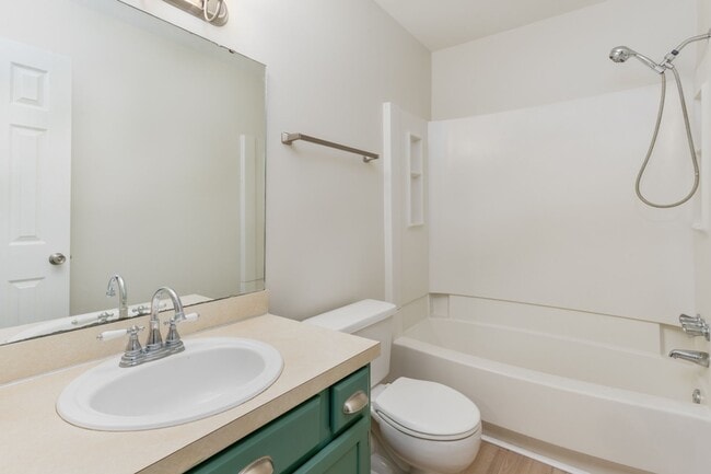 Building Photo - Delightful 3-bedroom, 2-bathroom home loca...