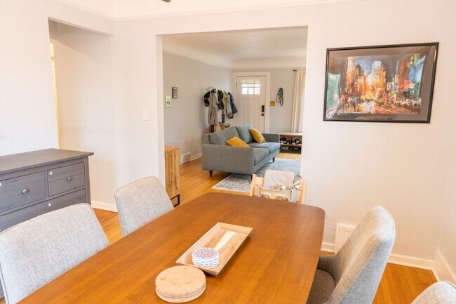 Building Photo - 4Bd/1.5Ba Seattle House