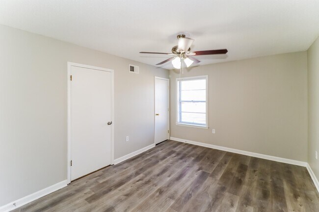 Building Photo - 6505 Deermont Dr