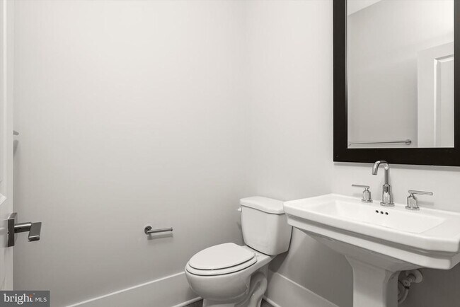 Building Photo - 4403 Thompson Dr