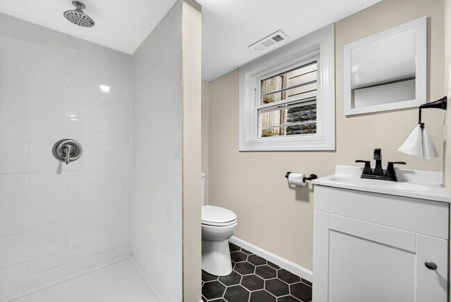 Building Photo - Furnished Home Totally Remodeled