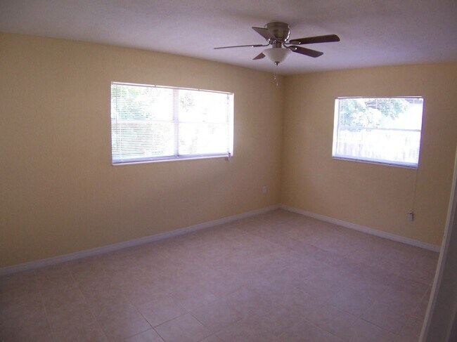 Building Photo - Three-Bedroom Home Near the Chain of Lakes