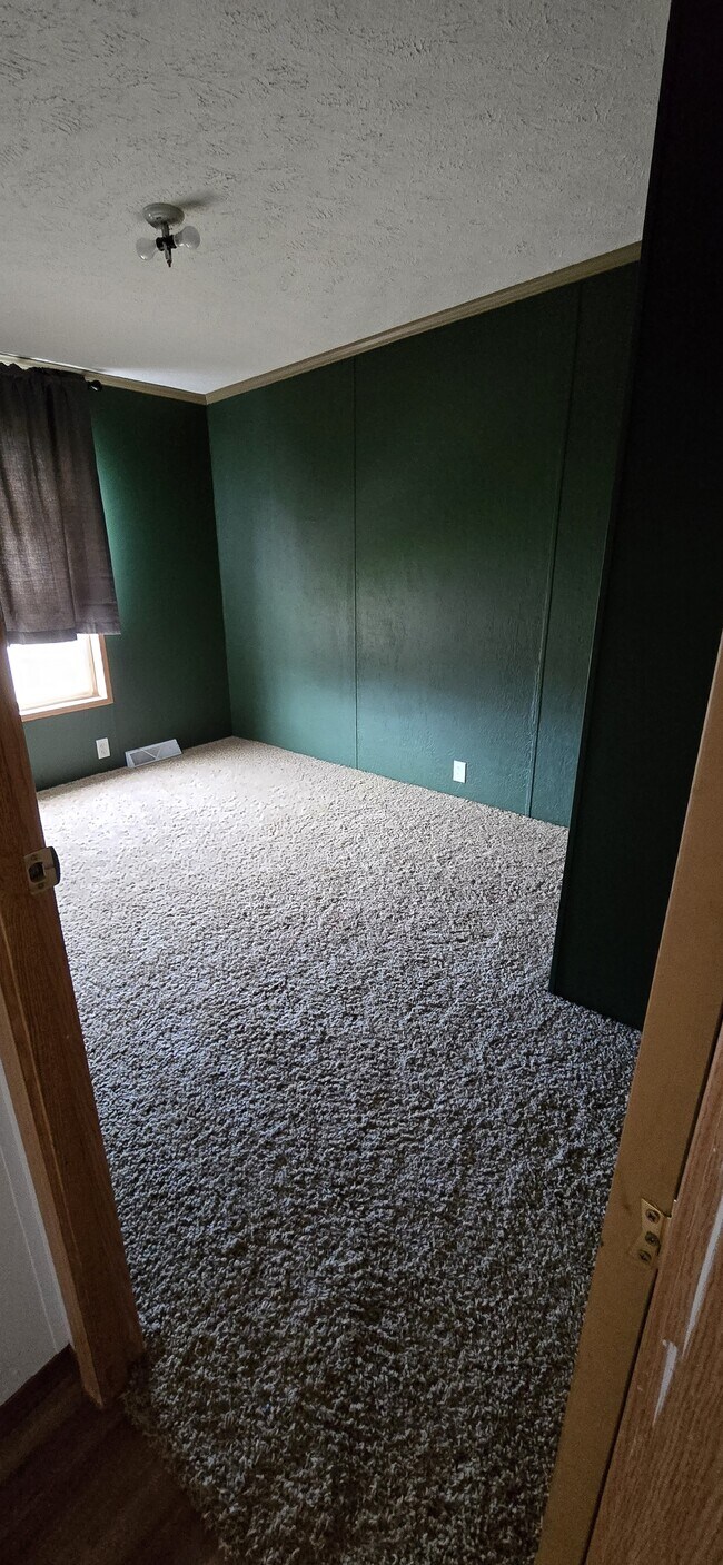 Building Photo - 619 8th St