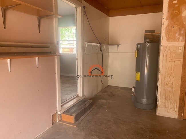 Building Photo - Beautiful 3 bedroom 2 bath home with a 1 car garage.available 4/1/25