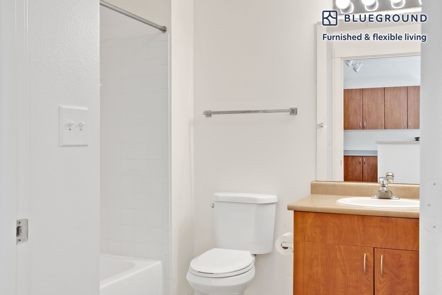 Building Photo - 11000 NE 10th St