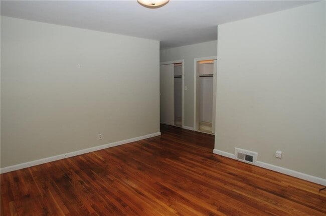 Building Photo - 1632 Anita Pl NE