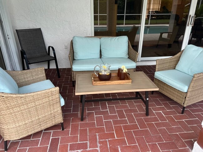 Building Photo - 2937 SE Cates Cir