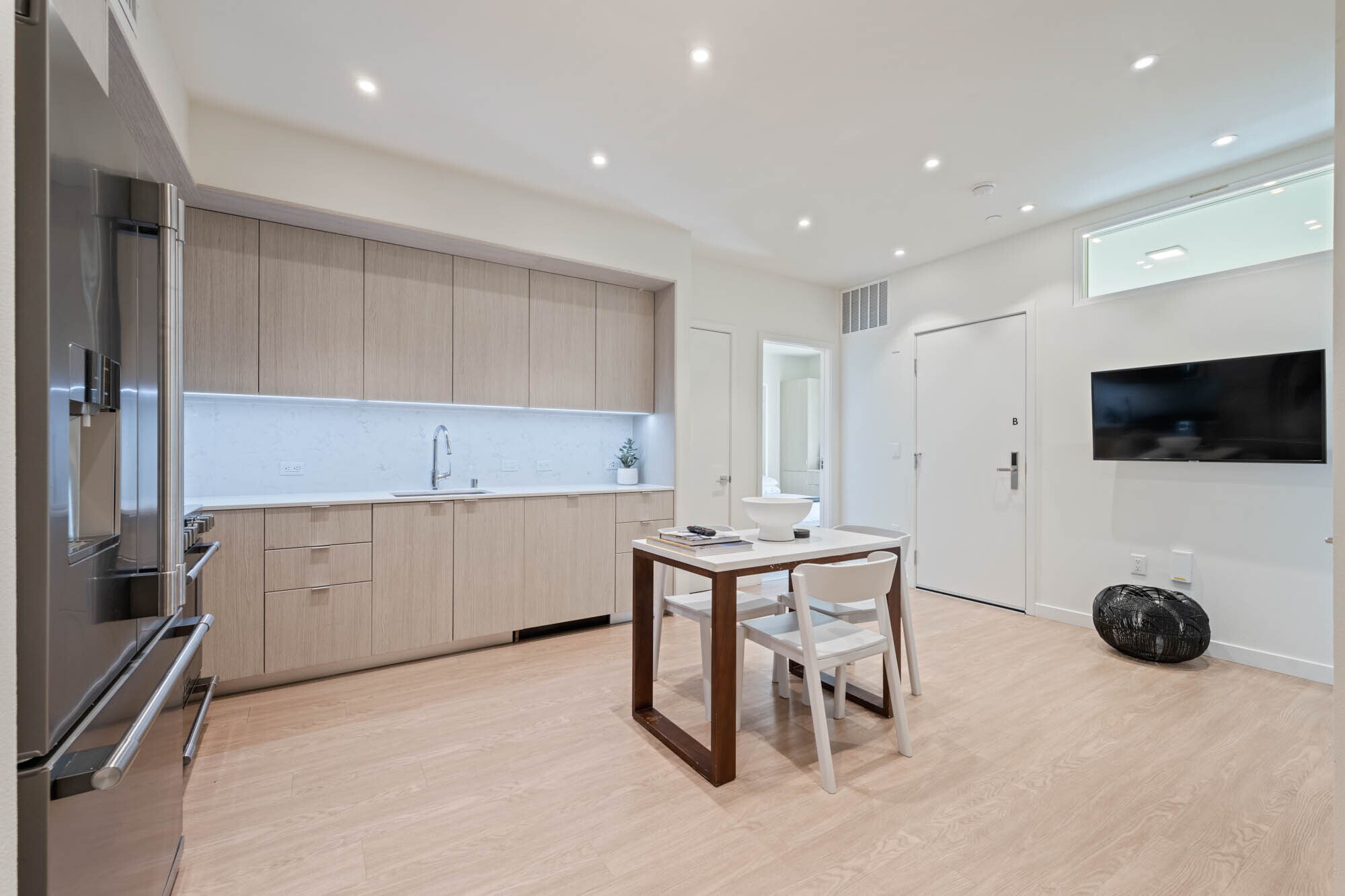 Building Photo - 5851 W 88th-Serenity Suite 318C-88