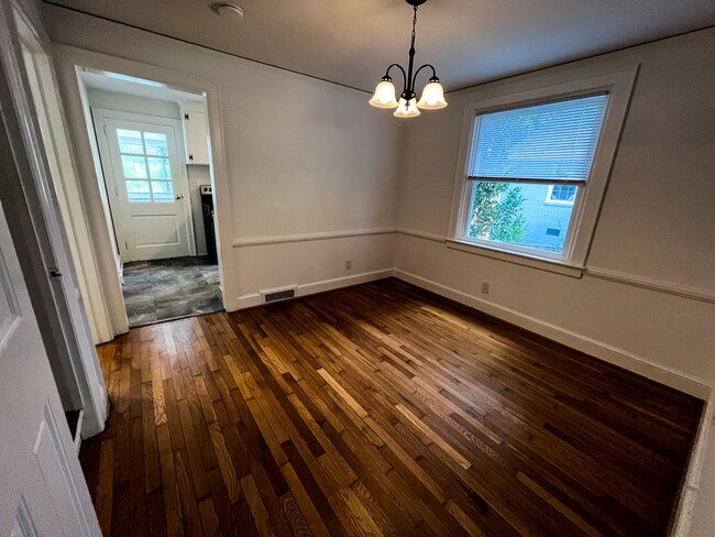 Building Photo - Gorgeous Greensboro 3 Bedroom 2 Bathroom H...