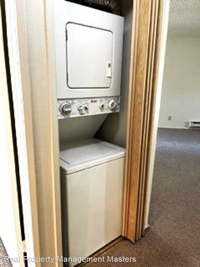 Building Photo - 2 br, 1 bath House - 1980 Barrymore Common...
