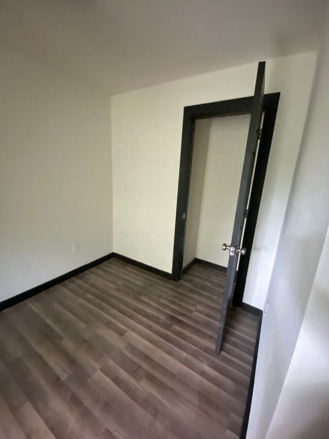 Building Photo - 3 Bedroom 1 Bath Rental Available Now!