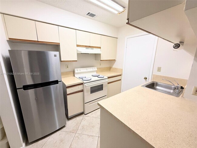 Building Photo - 17485 NW 67th Ct