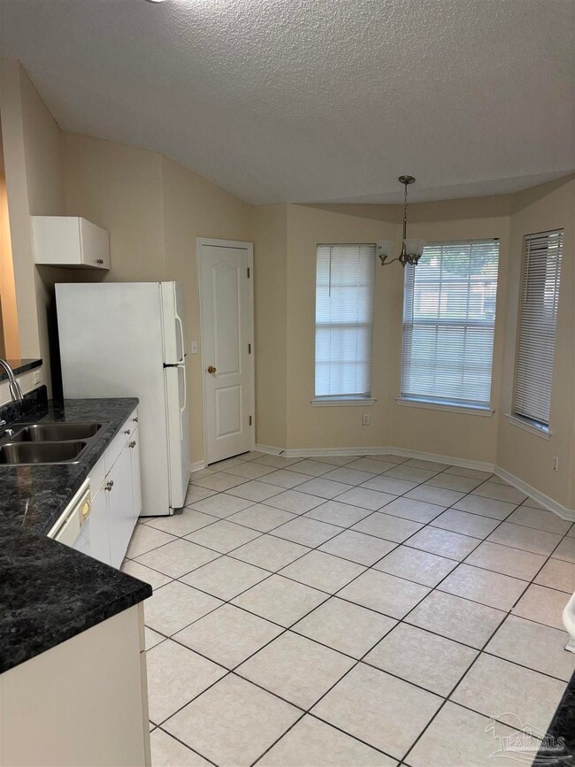 Building Photo - 1607 Dee's Rd