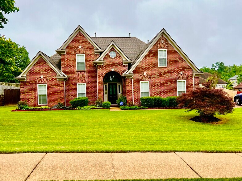 front yard - 6201 Molsonwood Cv