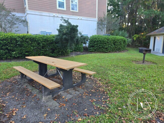 Building Photo - RATE DROP ALERT (was $2300/month)!