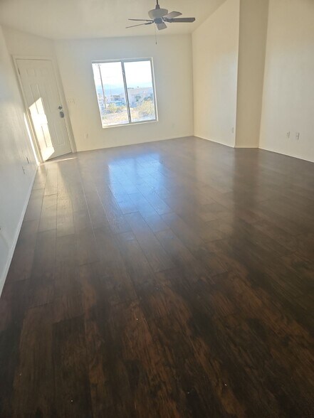 Building Photo - 3378 Iroquois Dr