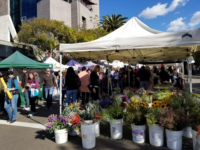 Building Photo - 602 W Fir St