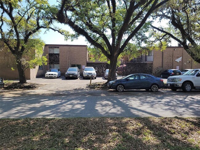 Primary Photo - 1530 Heights Blvd