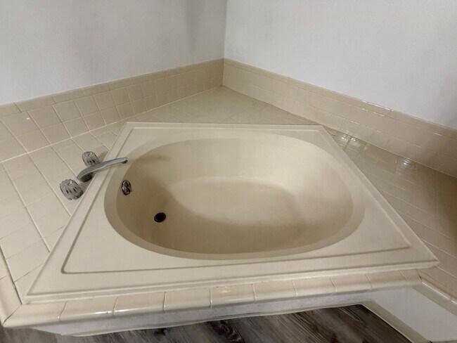 Building Photo - Perfect Package of Amenities