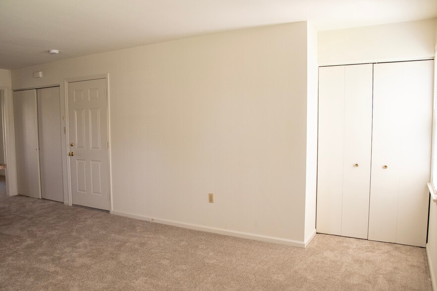 Building Photo - 717 Brunnerville Rd