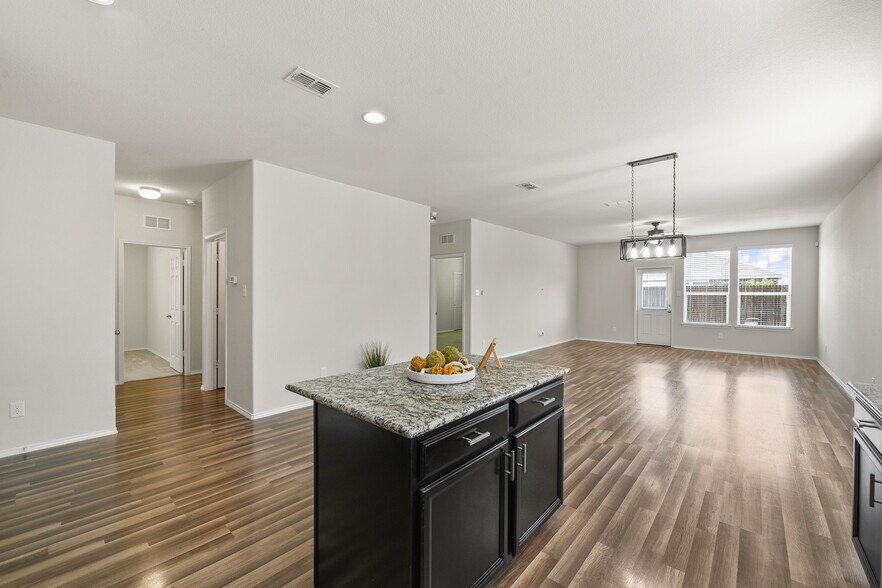 Building Photo - 3104 Montserrat Creek Dr