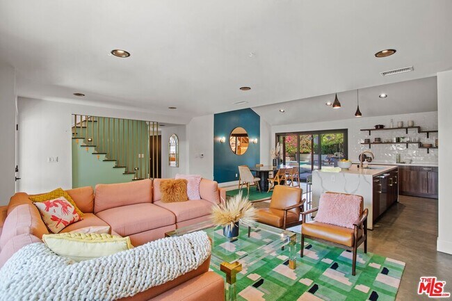 Building Photo - 4765 Round Top Dr