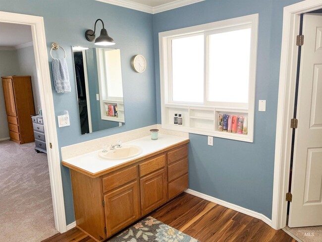 Building Photo - Fantastic 4 Bedroom Home with 3 Car Garage...