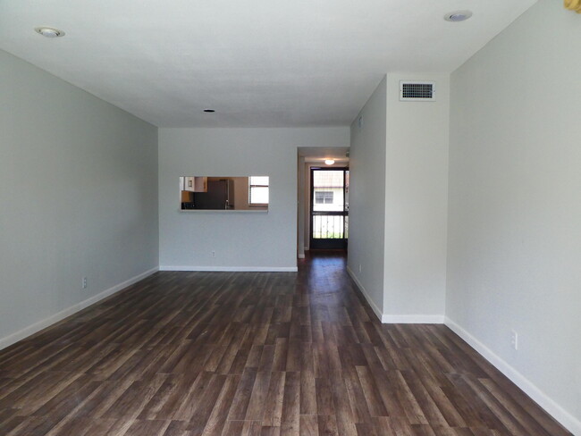 Building Photo - 7094 Golf Colony Ct