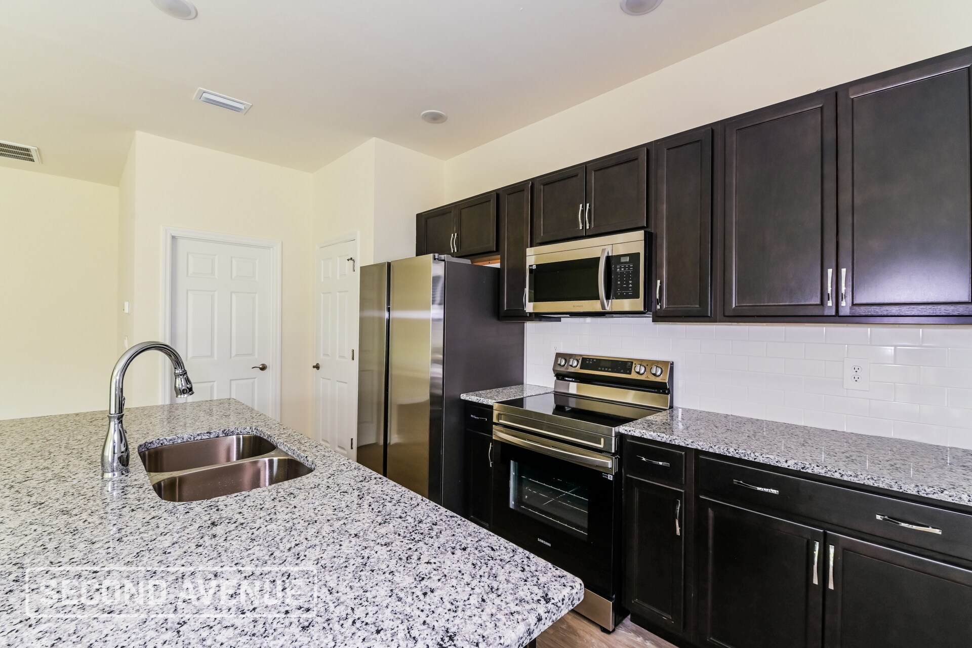 Building Photo - 2230 Jeannin Dr