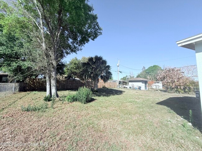 Building Photo - 2556 Sarno Rd