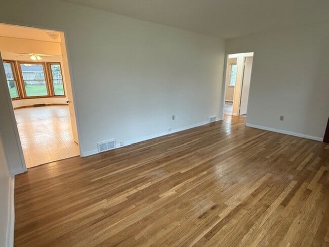 Building Photo - 2 BD  1 BA  South Colonie Schools