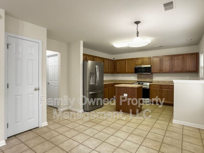 Building Photo - 8753 Red Oak Dr
