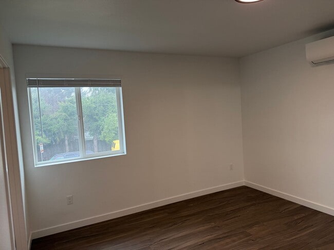 Building Photo - Brand new 3 bedroom 3 full bath townhouse in Thurston!