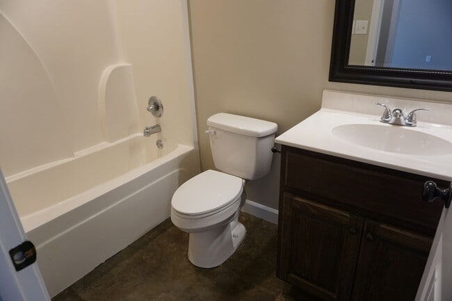 Building Photo - 210 Lake Dr