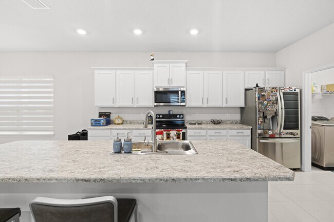 Building Photo - 692 NE Turtleback Trail