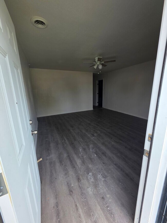 Building Photo - Beautiful 4bd/1bth