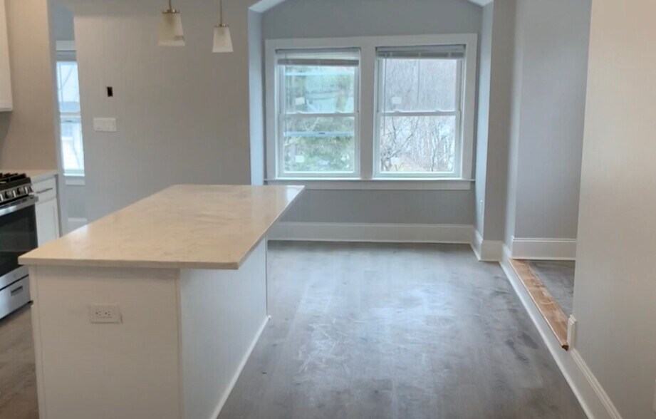 Building Photo - 128 Kenrick St