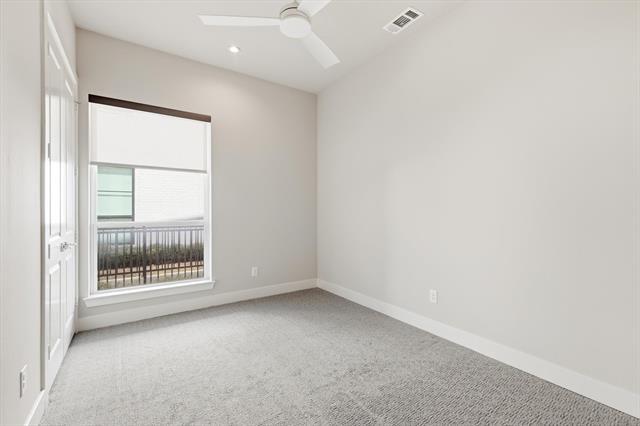 Building Photo - 129 Gdn Ct E