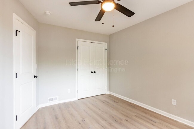 Building Photo - 400 Gallery Ln