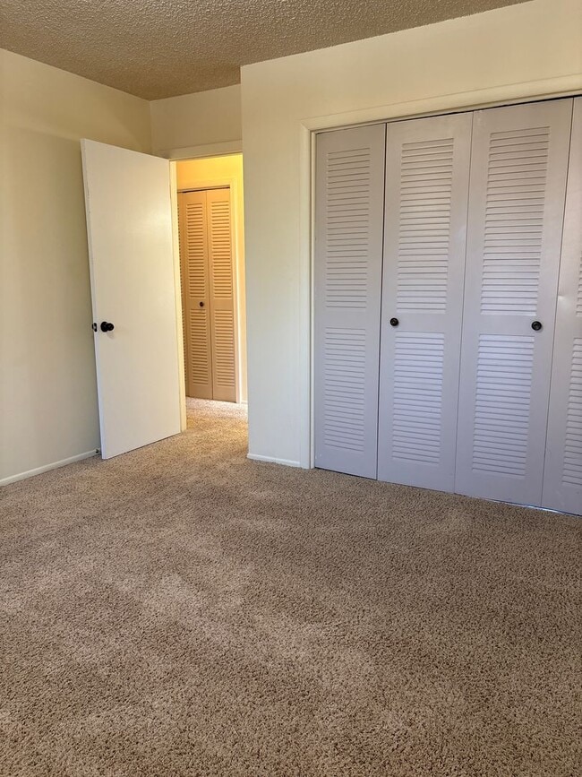 Building Photo - 2615-2617 E. 17th St.