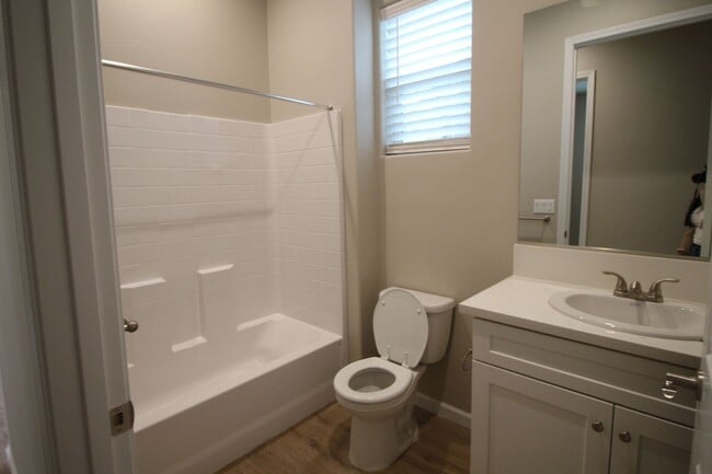 Building Photo - 1317 E Portals Ave