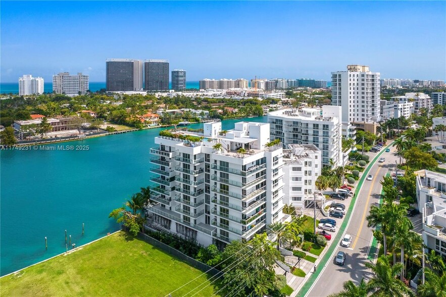 Primary Photo - 9901 E Bay Harbor Dr