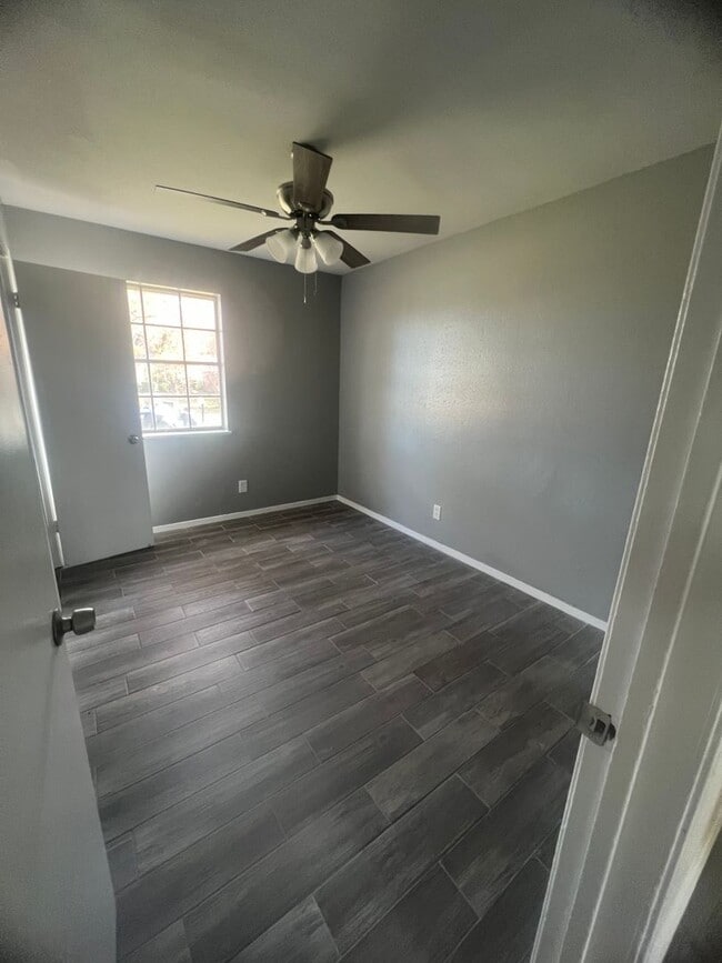 Building Photo - New Listing in Southern Hills