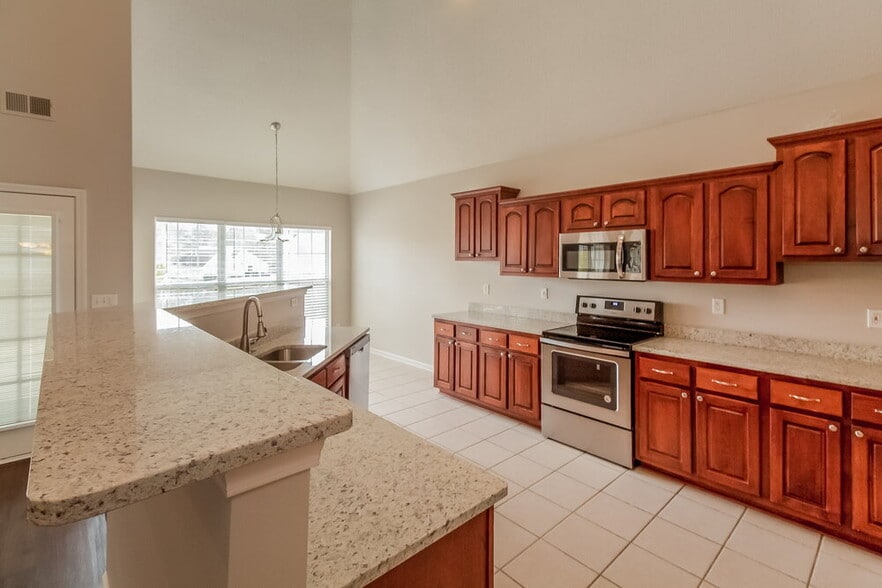 Building Photo - 6300 Sandbourne W