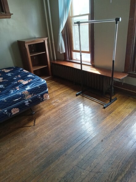 Apt 4 - downstairs BR - 523 E State St