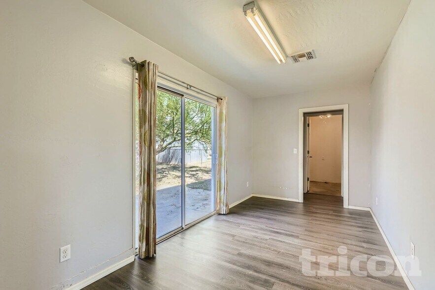 Building Photo - 3020 W Mariposa St